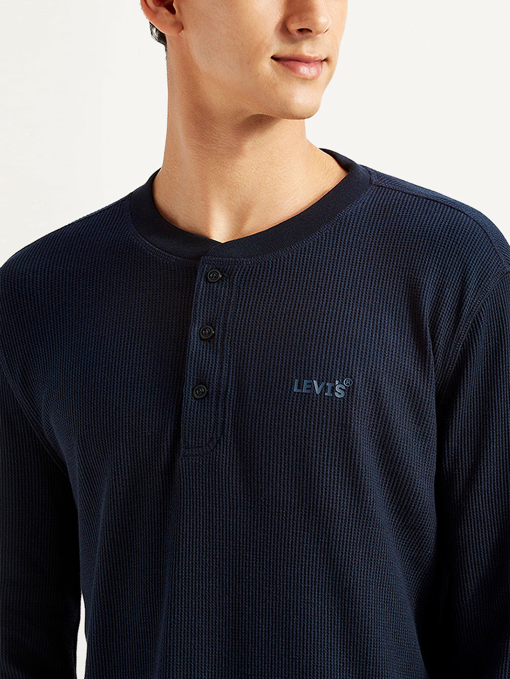 Men's Solid Slim Fit T-shirt - Detail View
