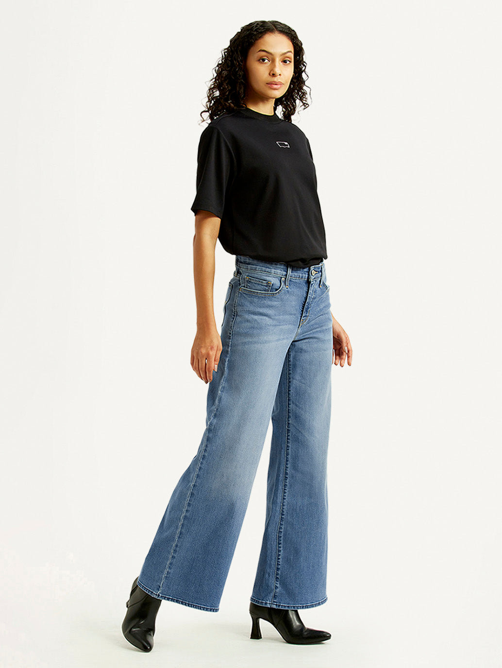 Women's 318 Med Indigo Shaping Wide Leg Fit Mid Rise Jeans