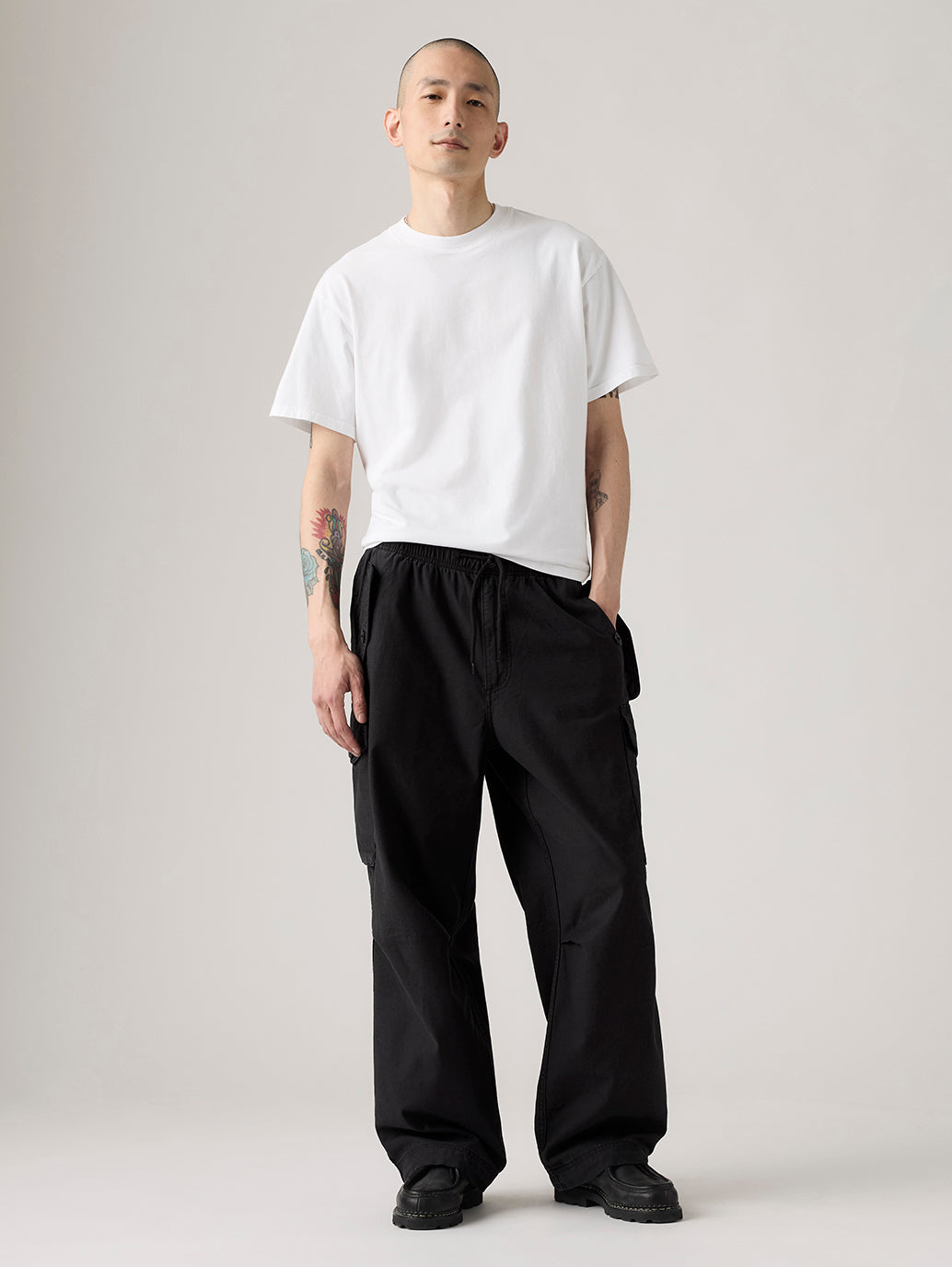 Men's Black Baggy Fit Mid Rise Cargo Trousers - Front View