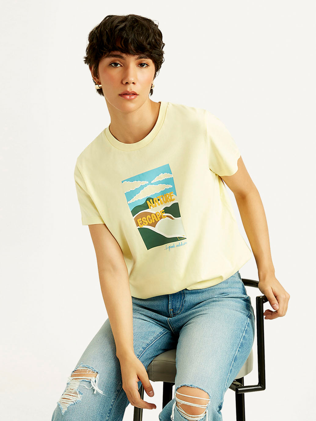 Women's Graphic Print Relaxed Fit T-shirt - Styleshot View