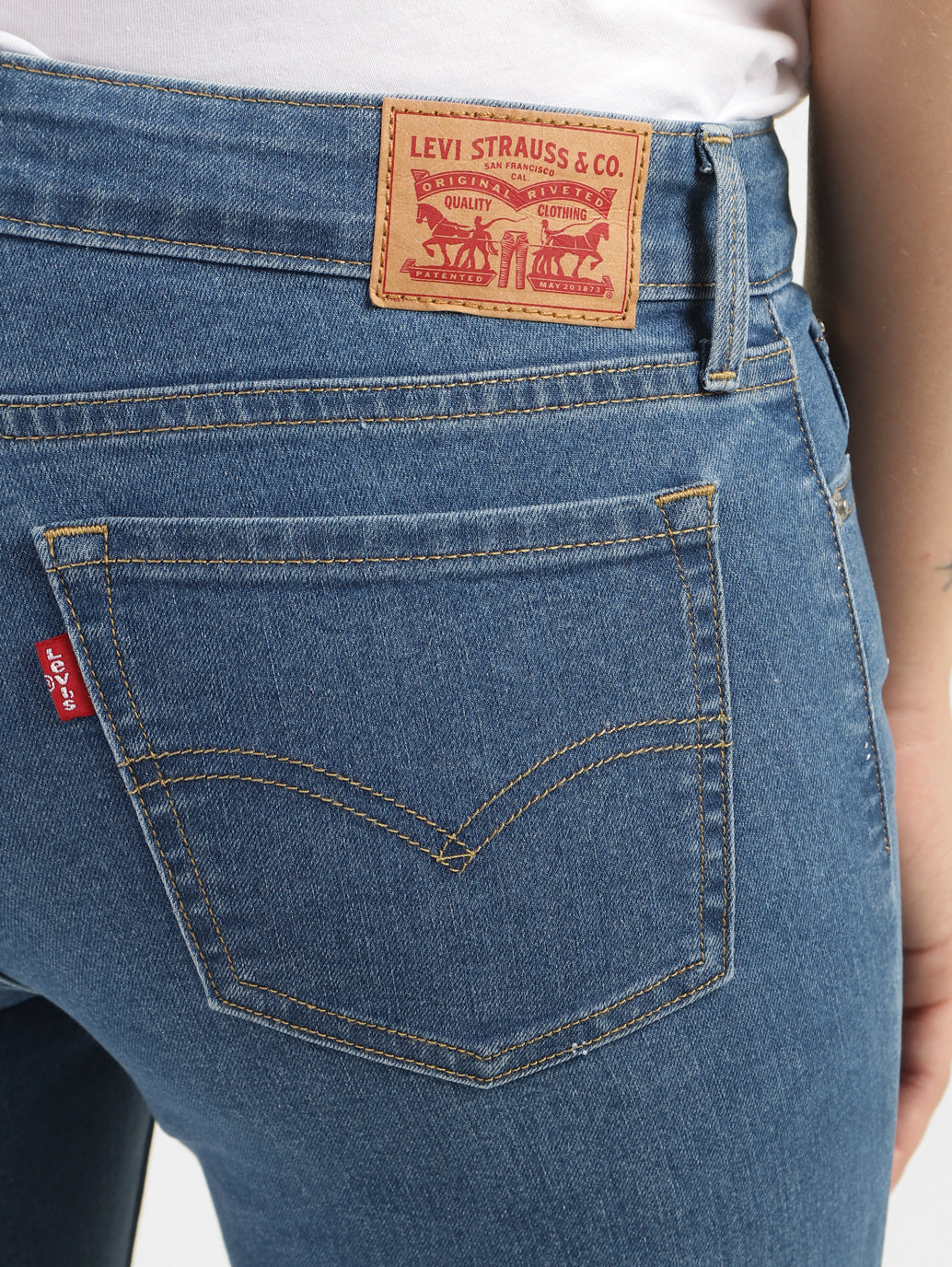 Women's 711 Blue Skinny Fit Mid Rise Jeans - 8405ad5d-5d9a-4e90-8a7c-6743fc73be89 View