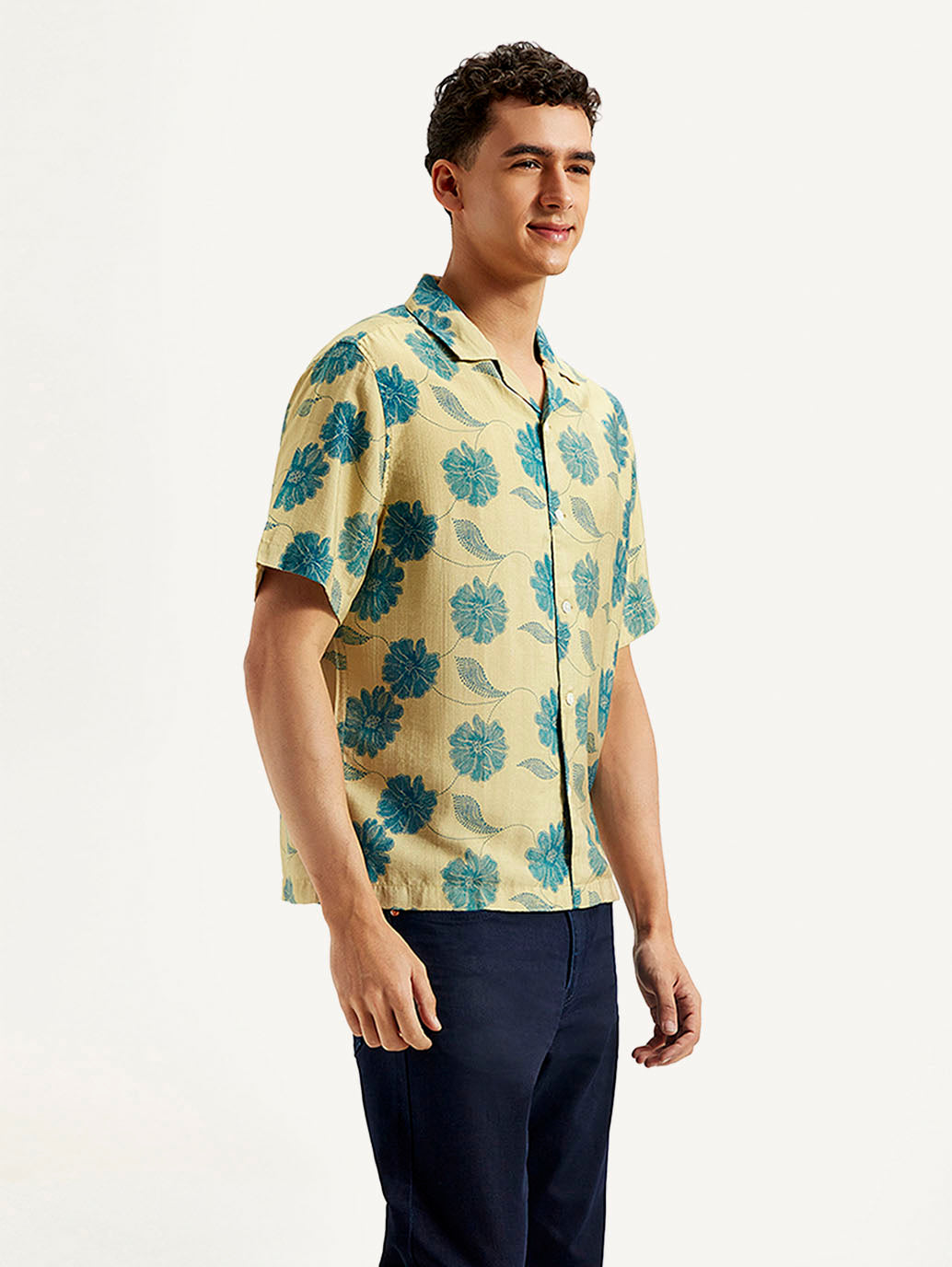 Men's Resort Collar Floral Relaxed Fit Shirt - Side View
