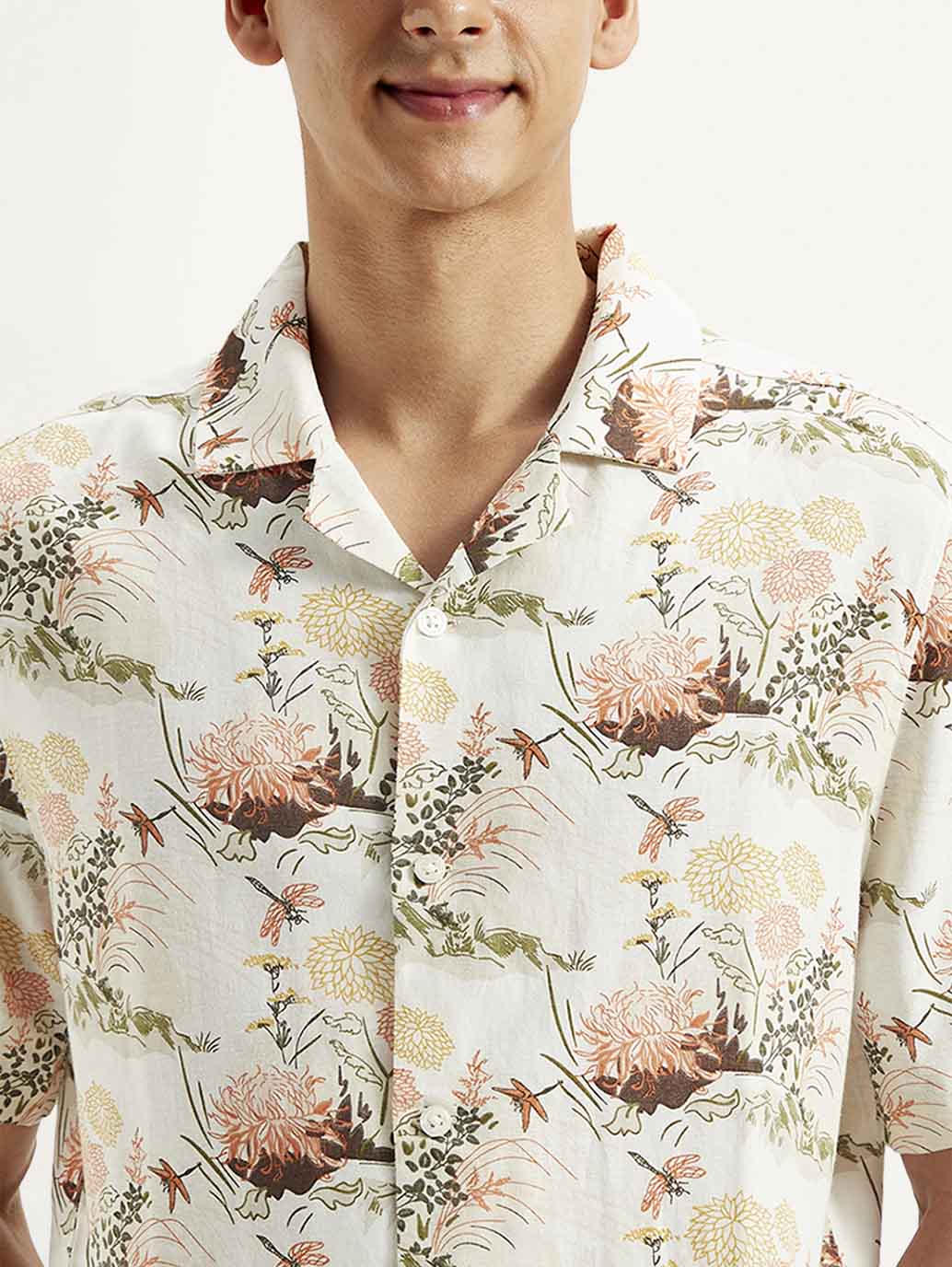 Men's Resort Collar Floral Relaxed Fit Linen Shirt - Detail View
