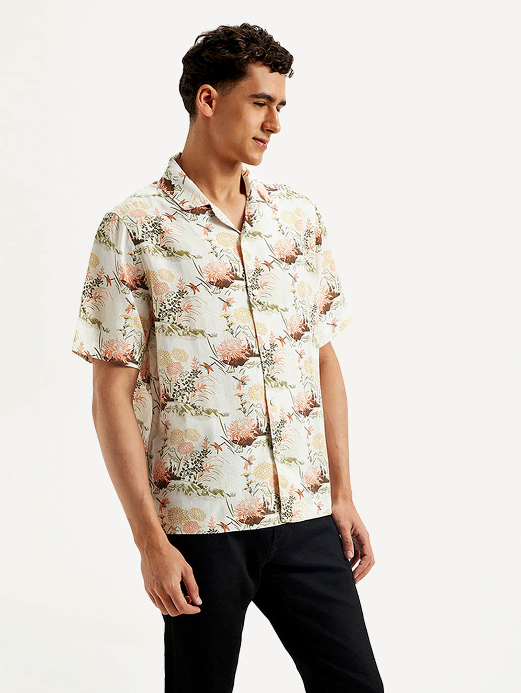 Men's Resort Collar Floral Relaxed Fit Linen Shirt - Side View