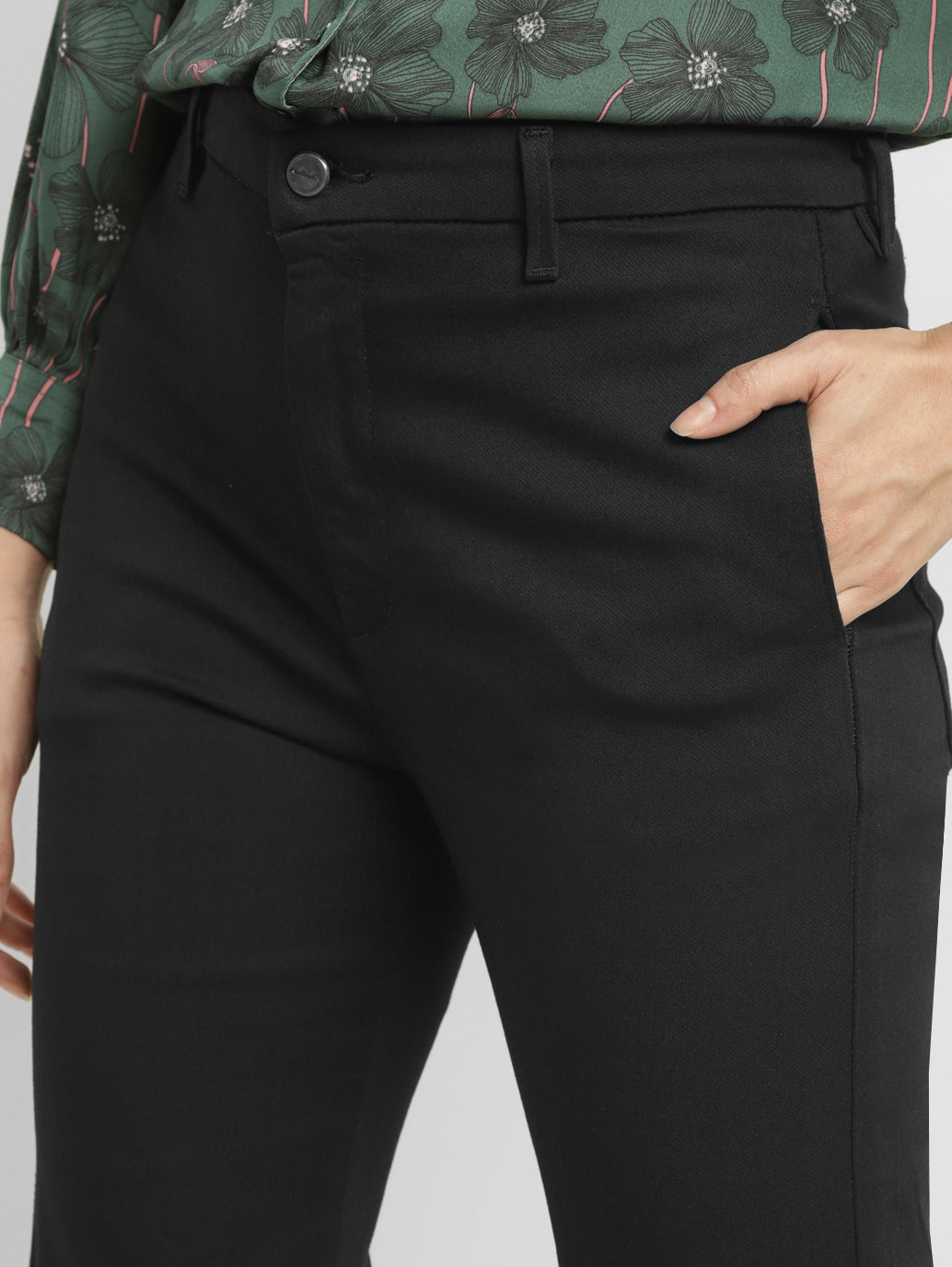 Women's Redloop Black Wedgie Straight Fit Mid Rise Jeans - FrontDetails View