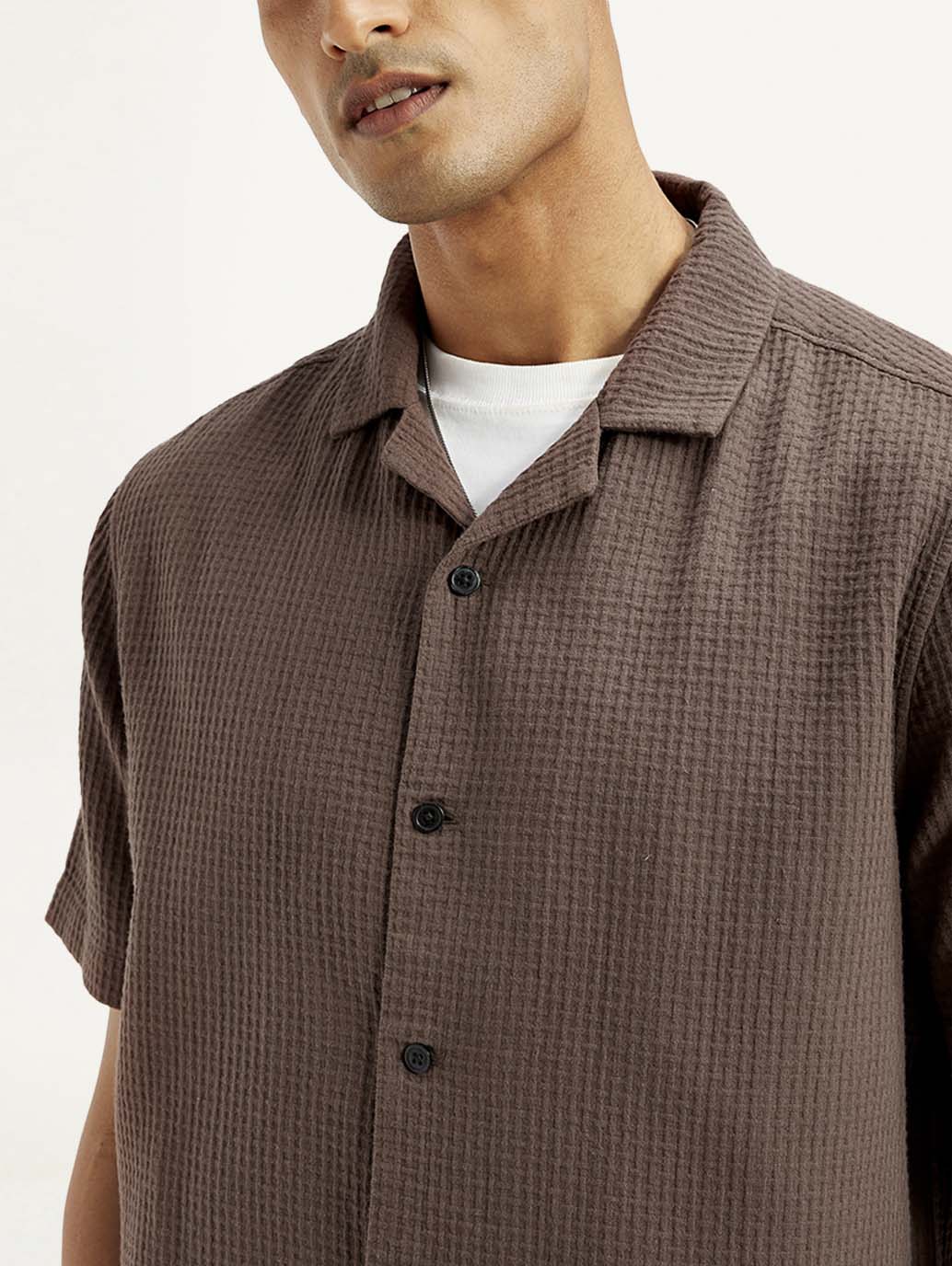 Men's Resort Collar Textured Relaxed Fit Shirt - Detail View