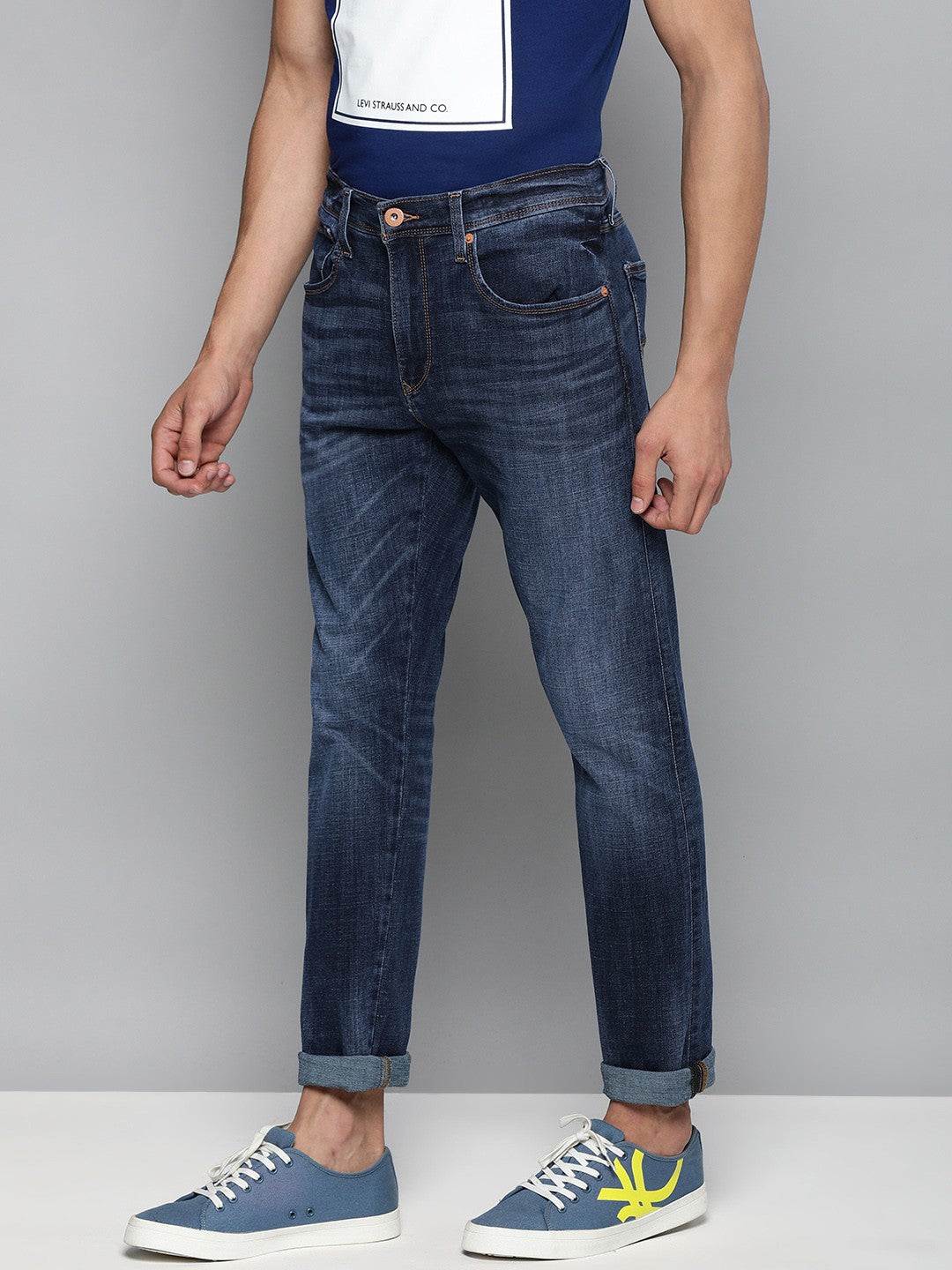 Men's 512 Blue Slim Tapered Fit Mid Rise Jeans - e2e3c1f9-bebd-4d62-ac19-d5f3b16fa0c61670330635950-Levis-Men-Blue-512-Slim-Tapered-Fit-Light-Fade-Stretchable-J-3 View