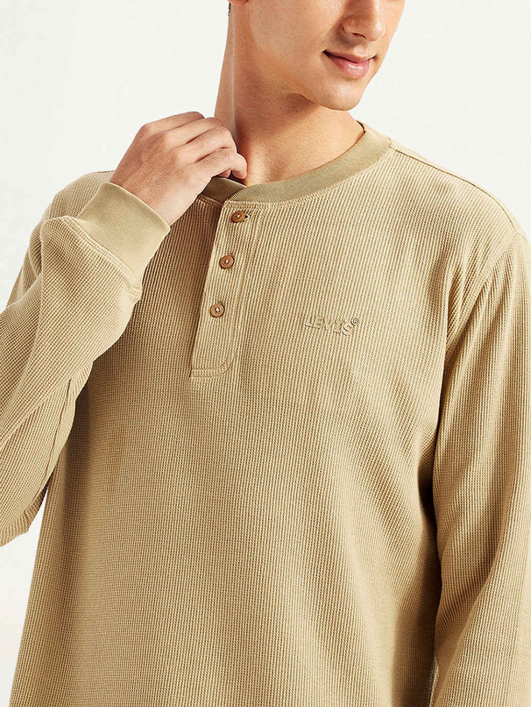 Men's Solid Slim Fit T-shirt - Detail View