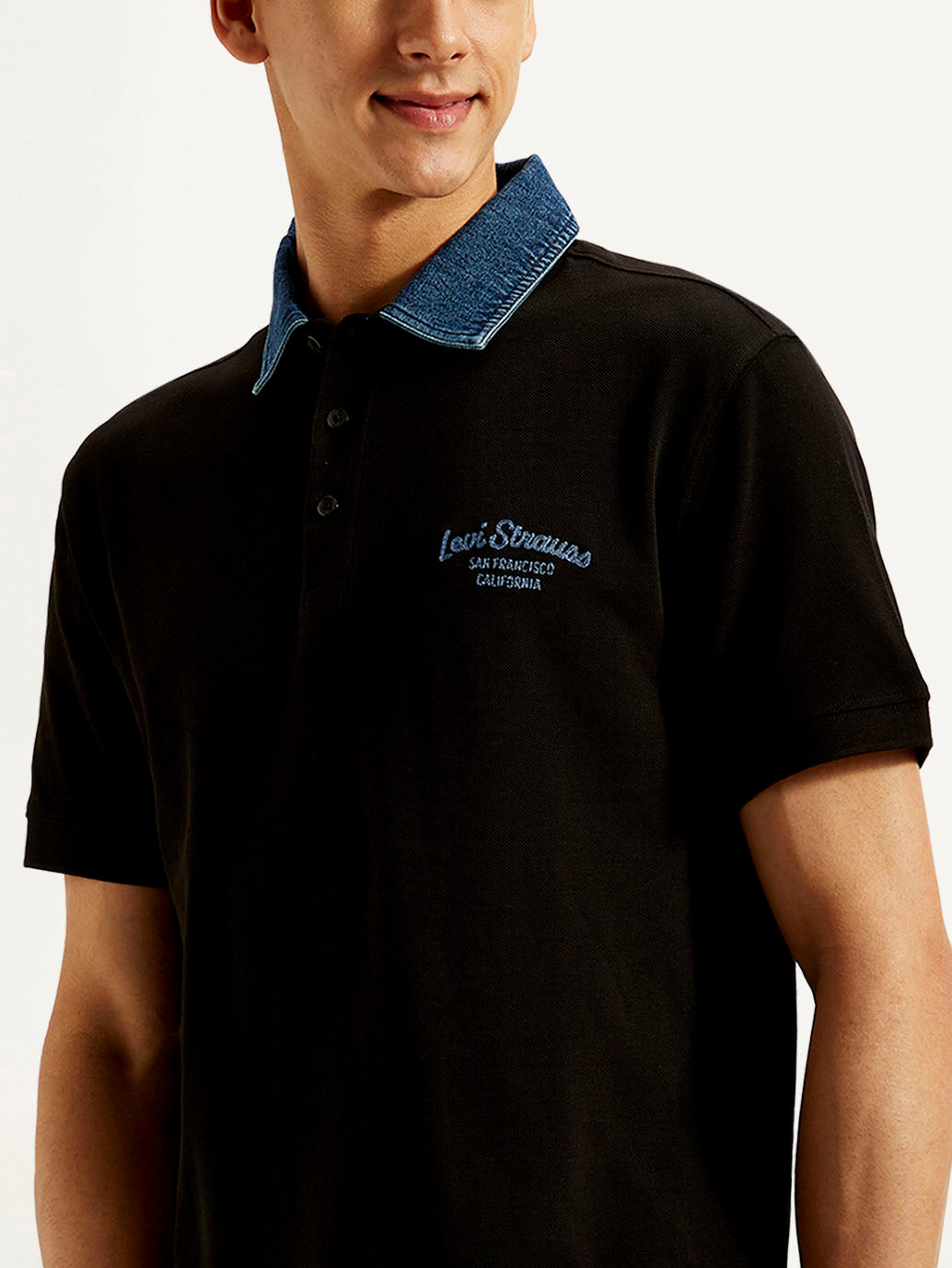 Men's Solid Slim Fit T-shirt - Detail View