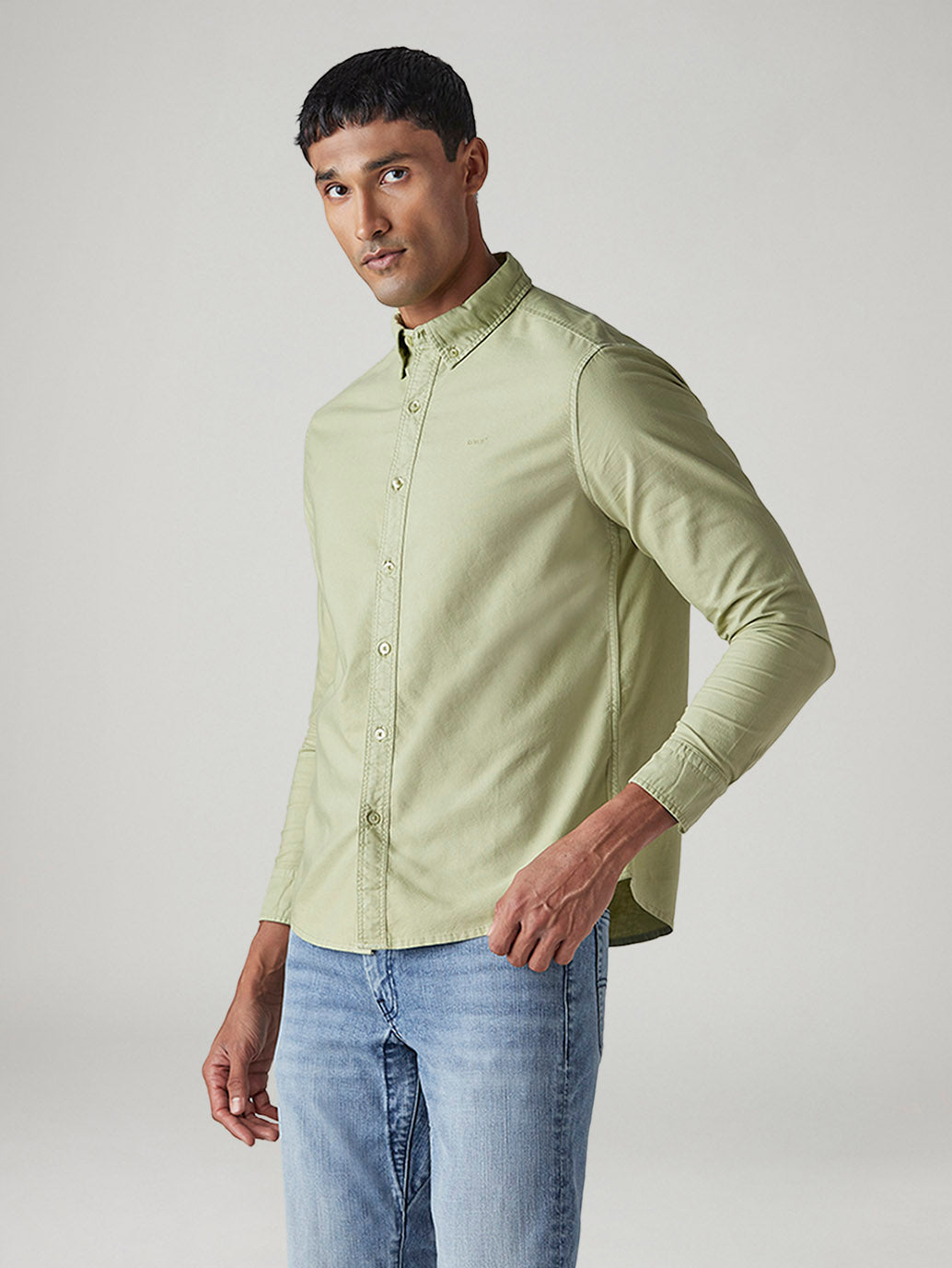 Men's Solid Slim Fit Oxford Shirt - Side View