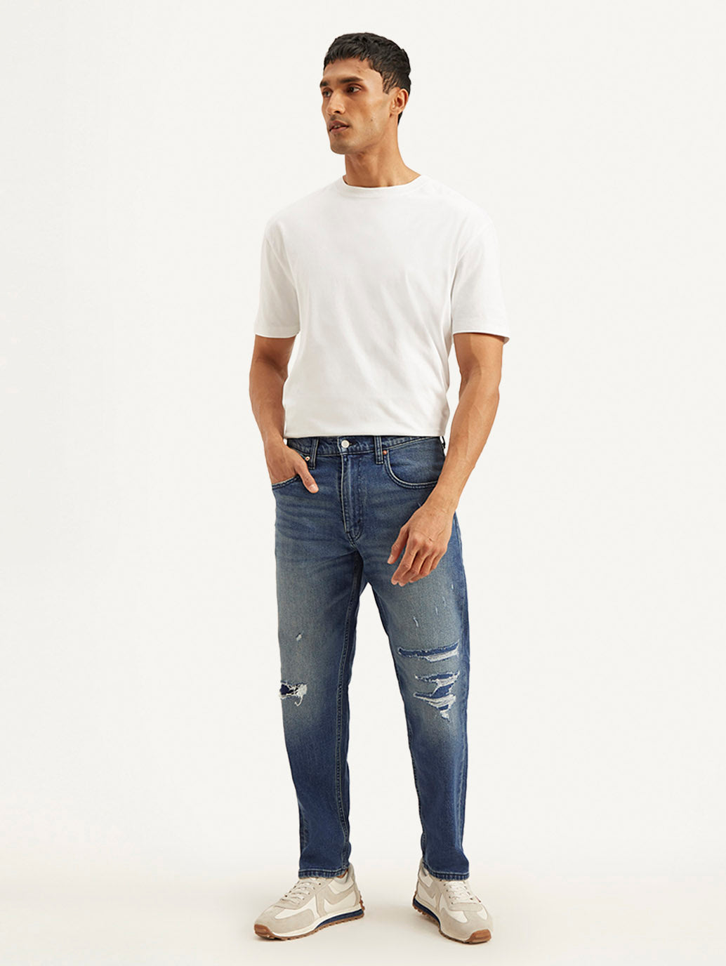 Men's 550'92 Blue Loose Fit Mid Rise Jeans - Front View