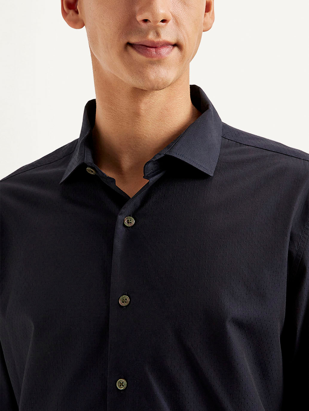 Men's Redloop Solid Slim Fit Shirt - Detail View