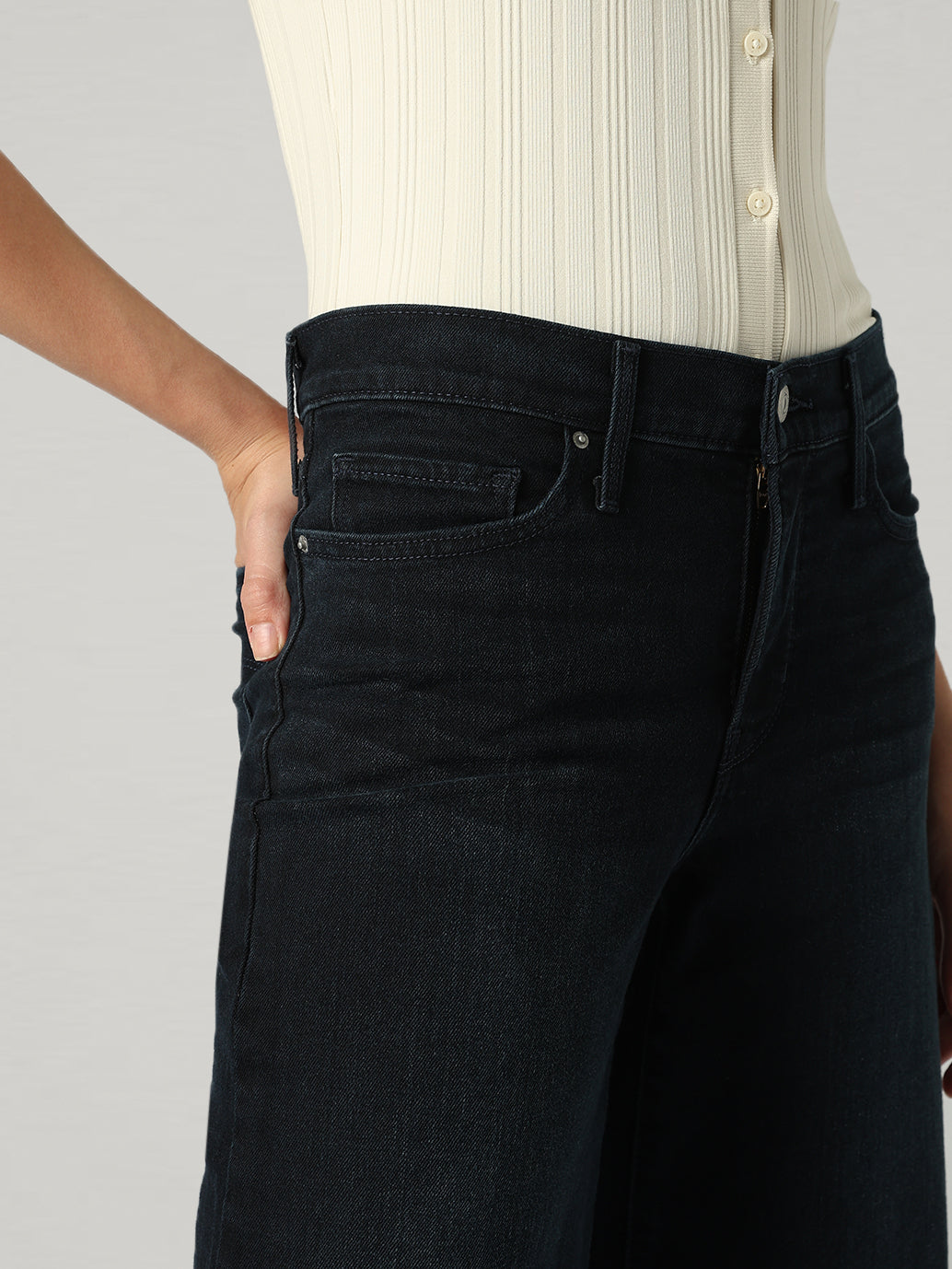 Women's 318 Dark Blue Shaping Wide Leg Fit Mid Rise Jeans - Detail View