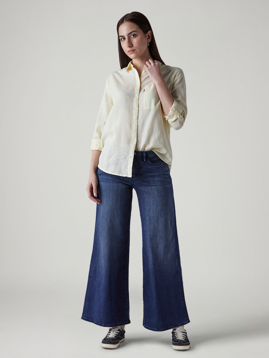 Women's 318 Shaping Wide Leg Fit Mid Rise Redloop Jeans - Styleshot View