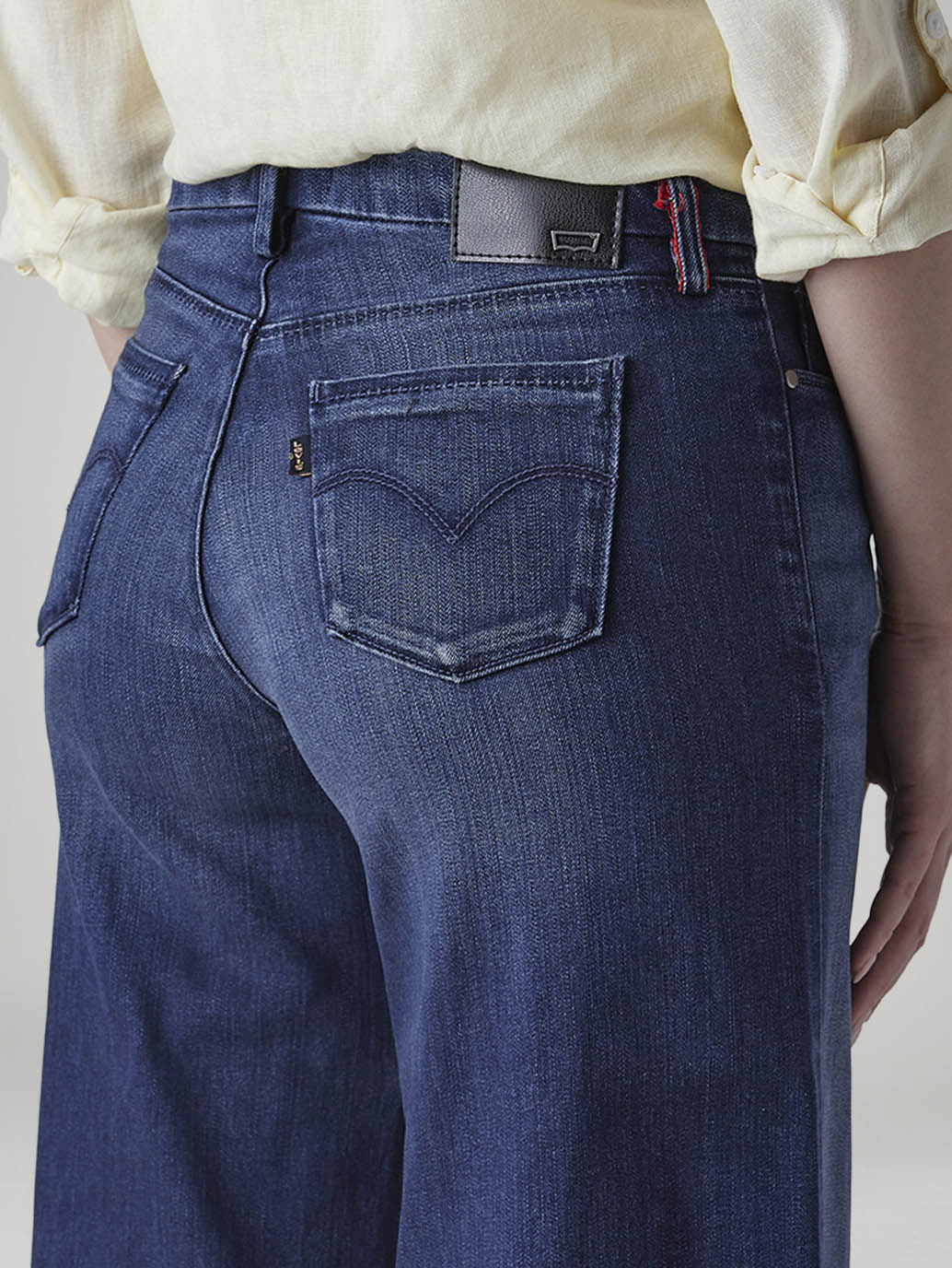 Women's 318 Shaping Wide Leg Fit Mid Rise Redloop Jeans - detail View