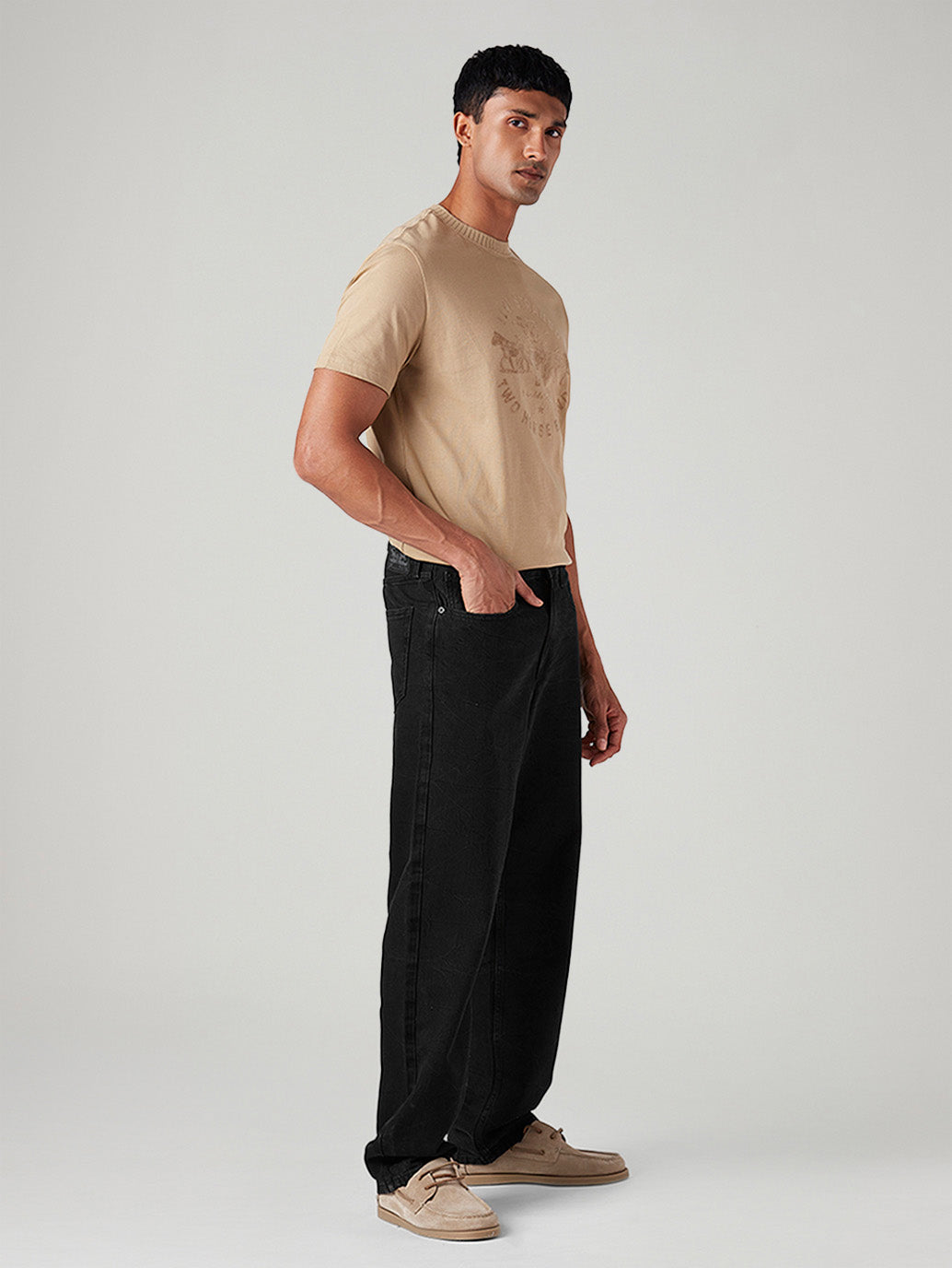 Men's 568 Black Loose Fit Mid Rise Jeans - Side View