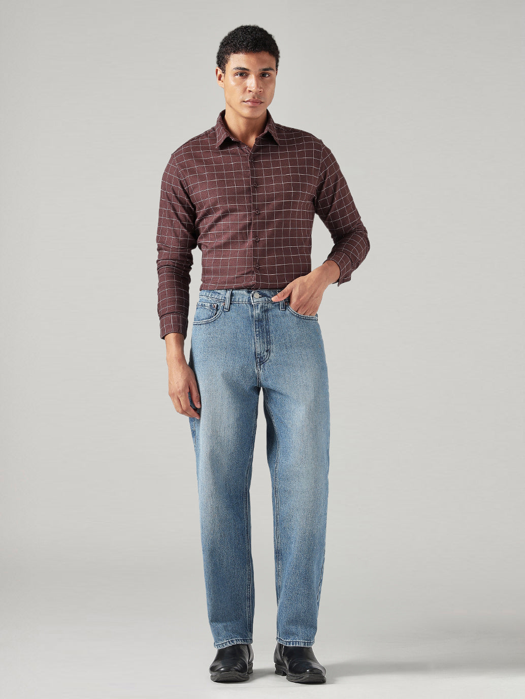 Men's 568 Light Blue Loose Fit Mid Rise Jeans - Front View