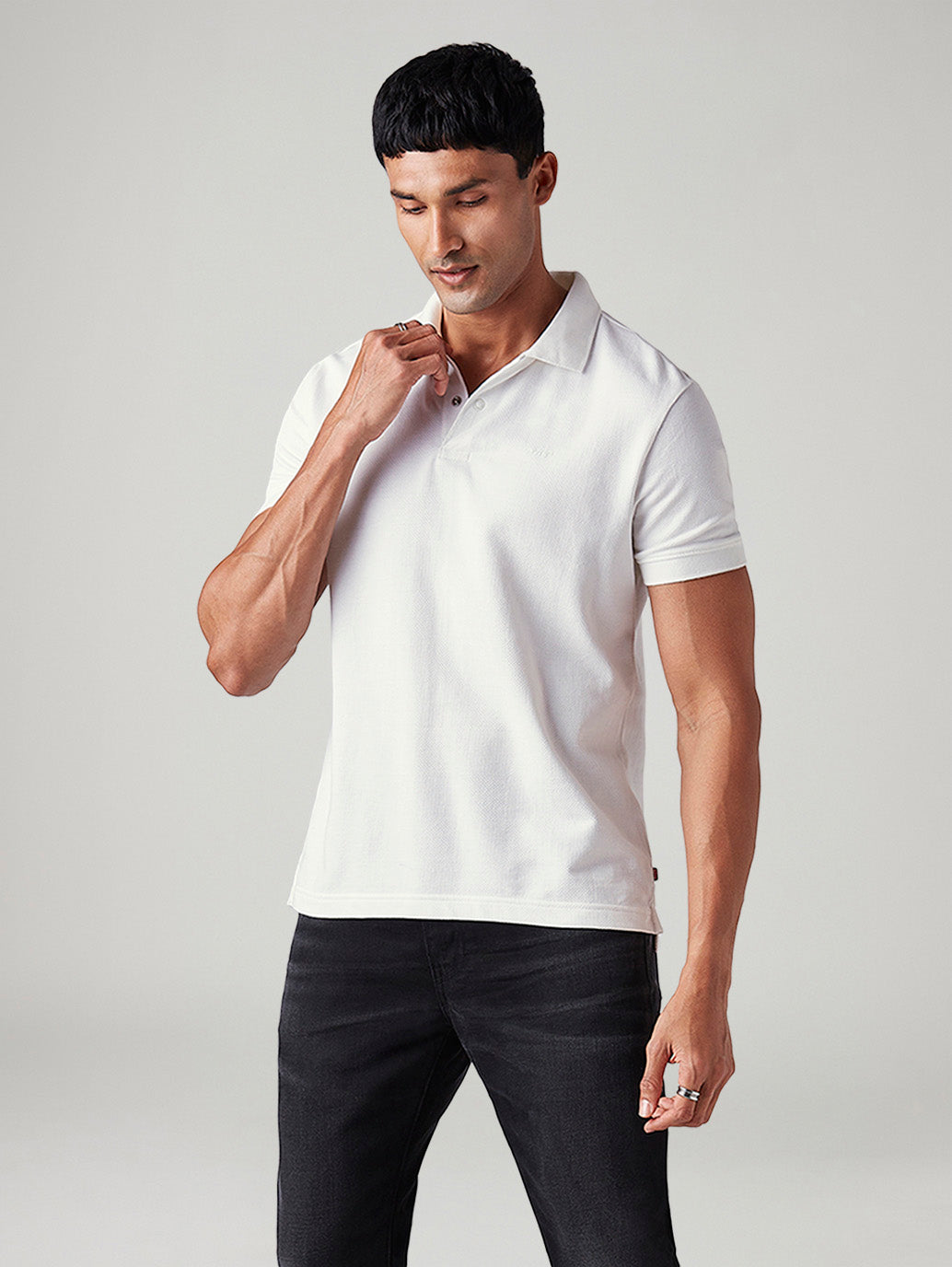 Men's Solid Slim Fit Textured Polo T-Shirt