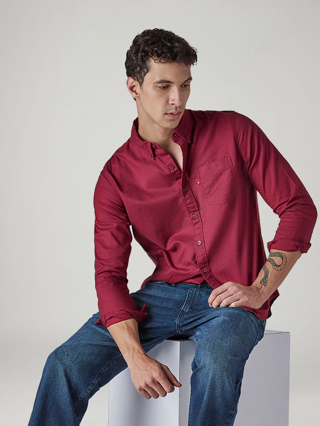 Men's Solid Button Down Collar Slim Fit Oxford Shirt