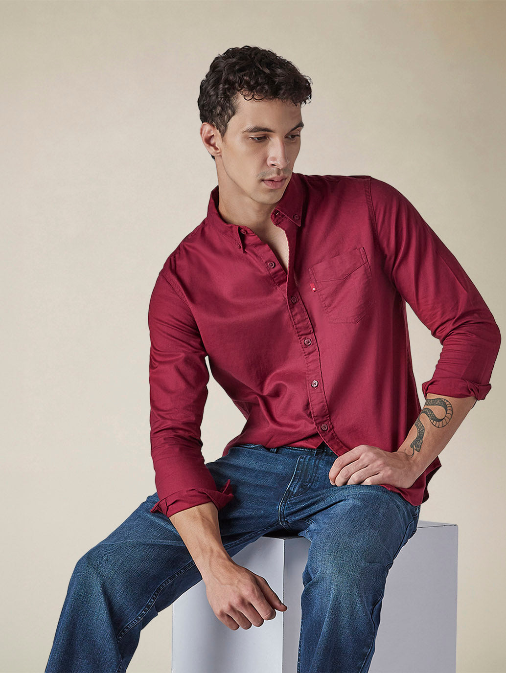 Men's Solid Button Down Collar Slim Fit Oxford Shirt