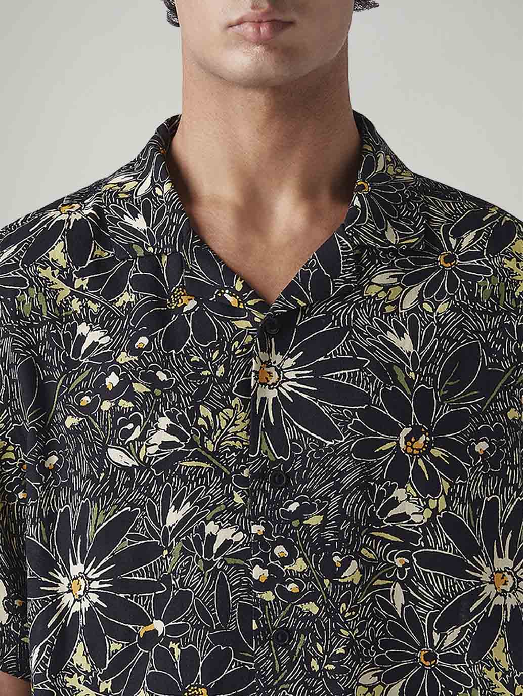 Men's Floral Relaxed Fit Resort Collar Shirt - Detail View