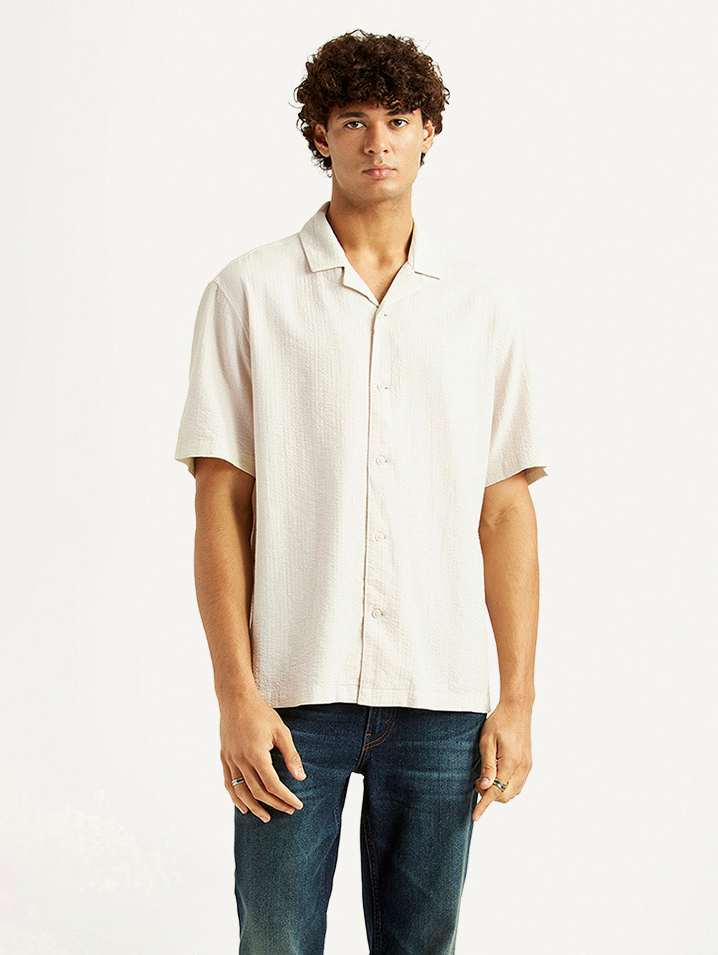 Men's Textured Off-White Relaxed Fit Camp Shirt