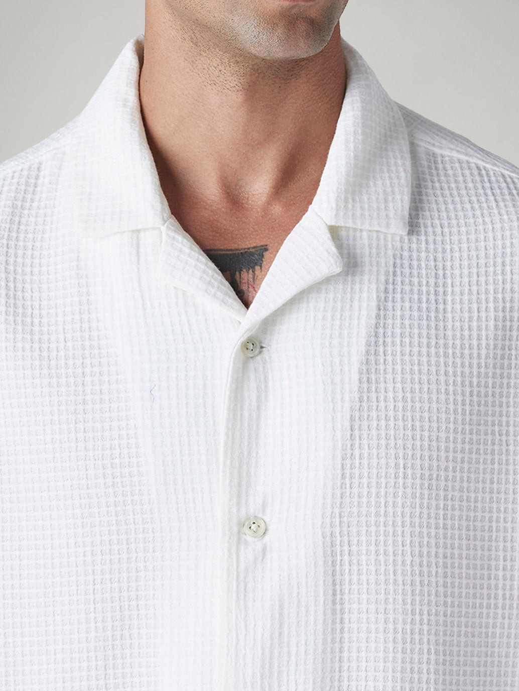 Men's Textured Relaxed Fit Dobby Resort Collar Shirt - Detail View