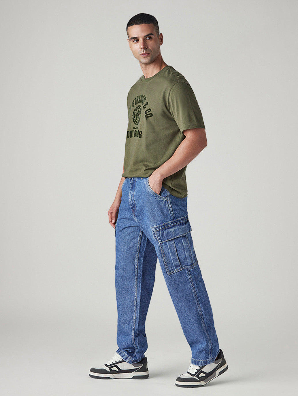 Men's 568 Blue Loose Fit Mid Rise Cargos