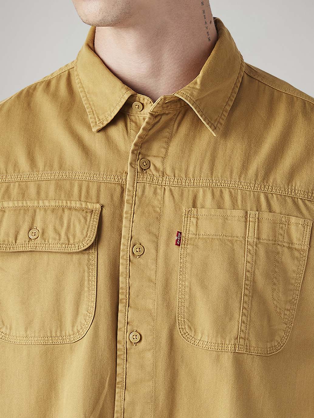 Men's Solid Relaxed Fit Commuter Shirt - Detail View