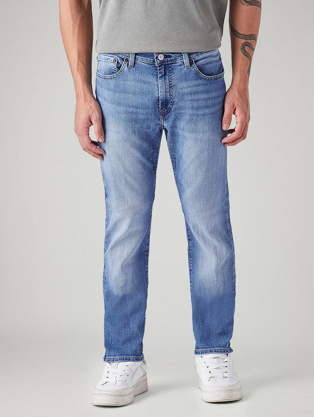 Men's 511 Light Blue Slim Fit Mid Rise Commuter Jeans - Front View