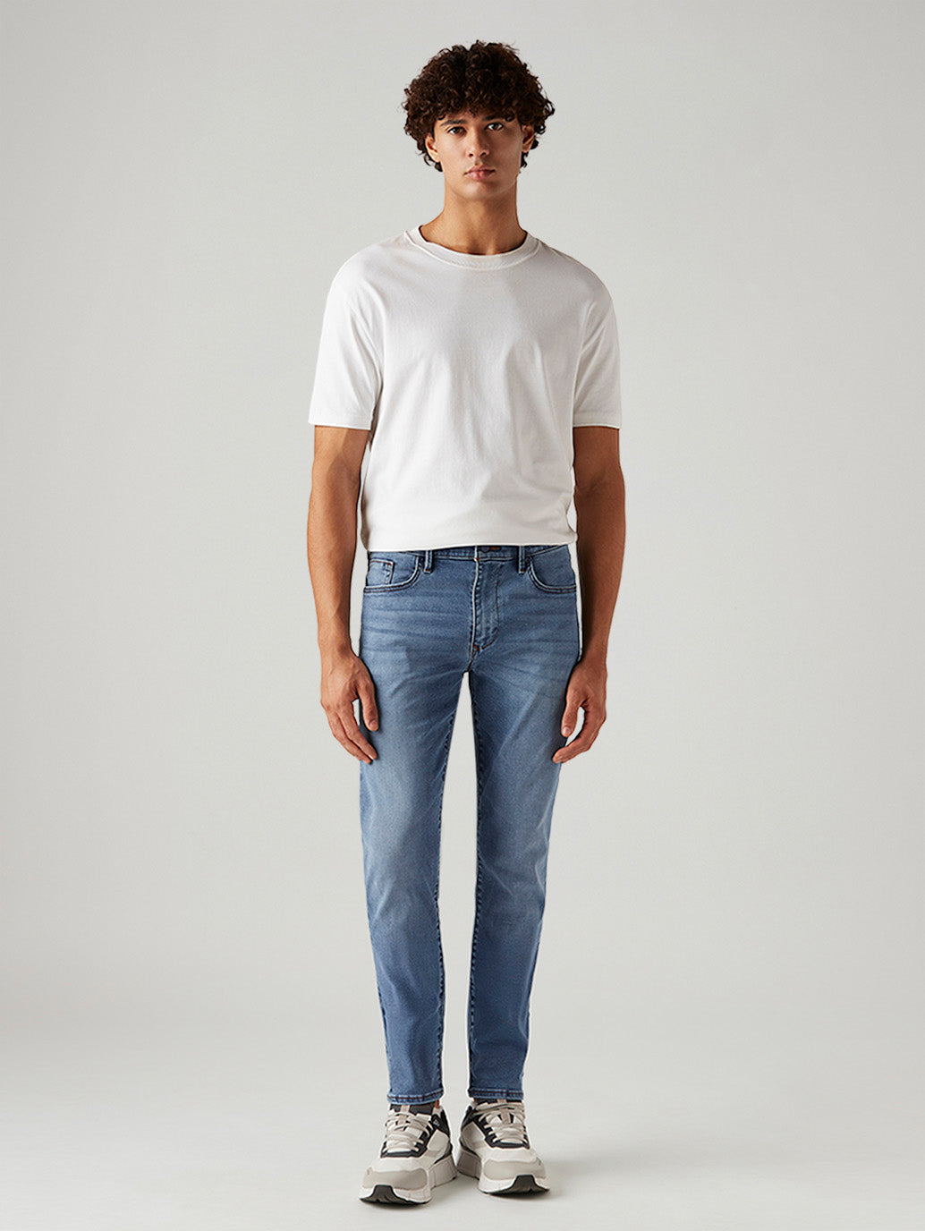 Men's 512 Light Blue Slim Tapered Fit Innovation Stretch Jeans - Front View