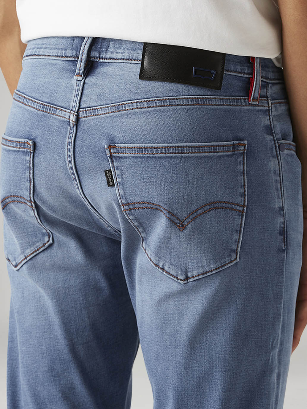 Men's 512 Light Blue Slim Tapered Fit Innovation Stretch Jeans - Detail View