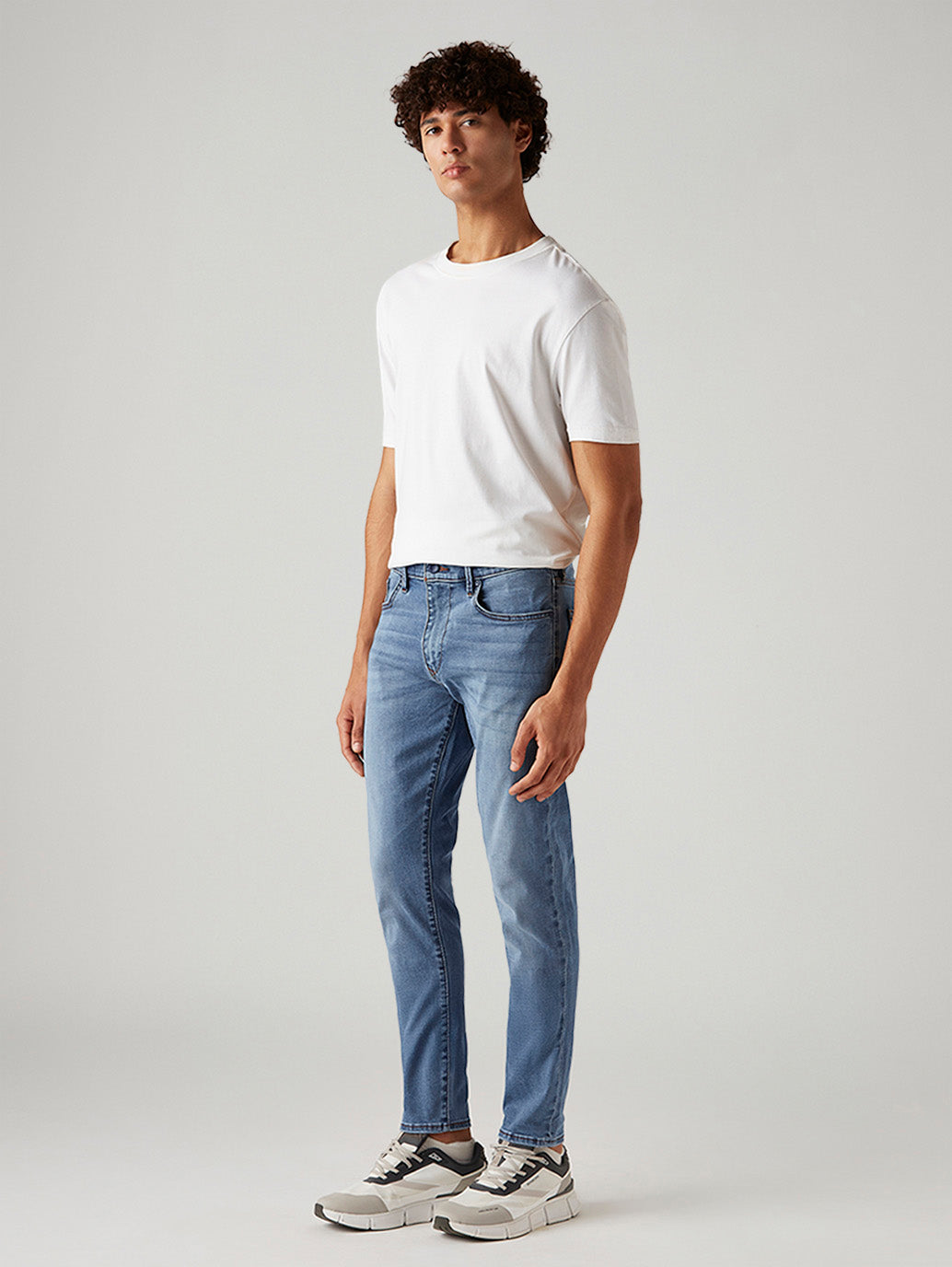 Men's 512 Light Blue Slim Tapered Fit Innovation Stretch Jeans - Side View