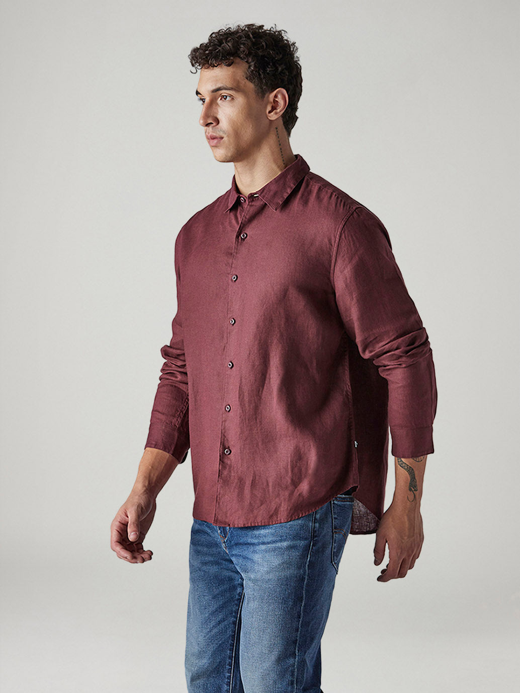 Men's Solid Slim Fit Linen Redloop Shirt - Side View