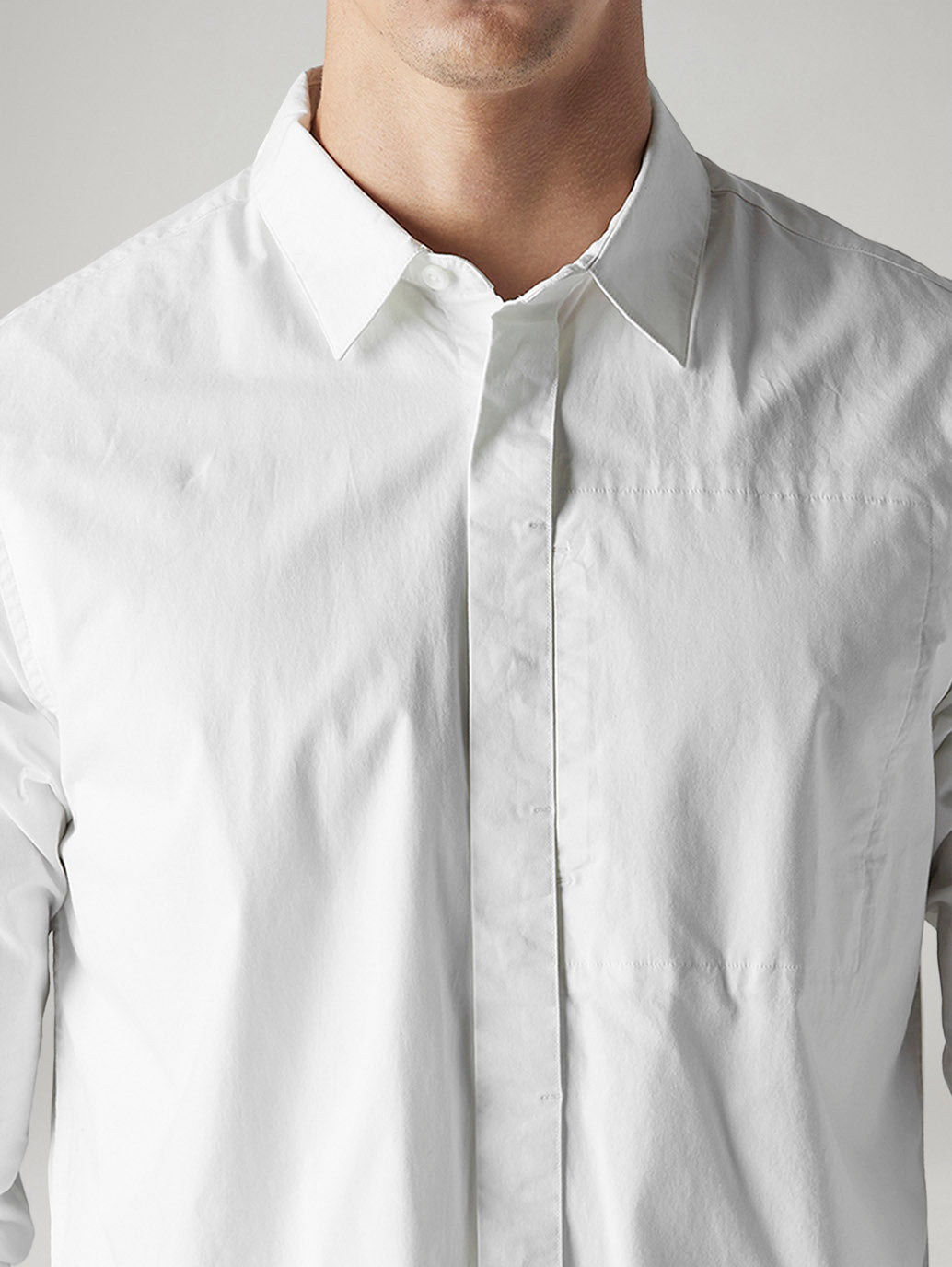 Men's Solid Slim Fit Poplin Redloop Shirt - Detail View
