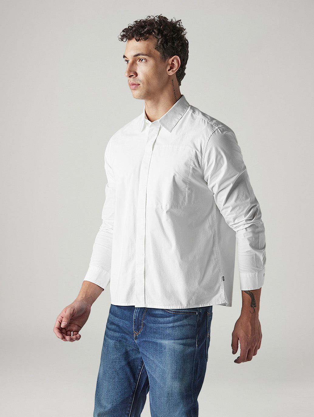 Men's Solid Slim Fit Poplin Redloop Shirt - Side View