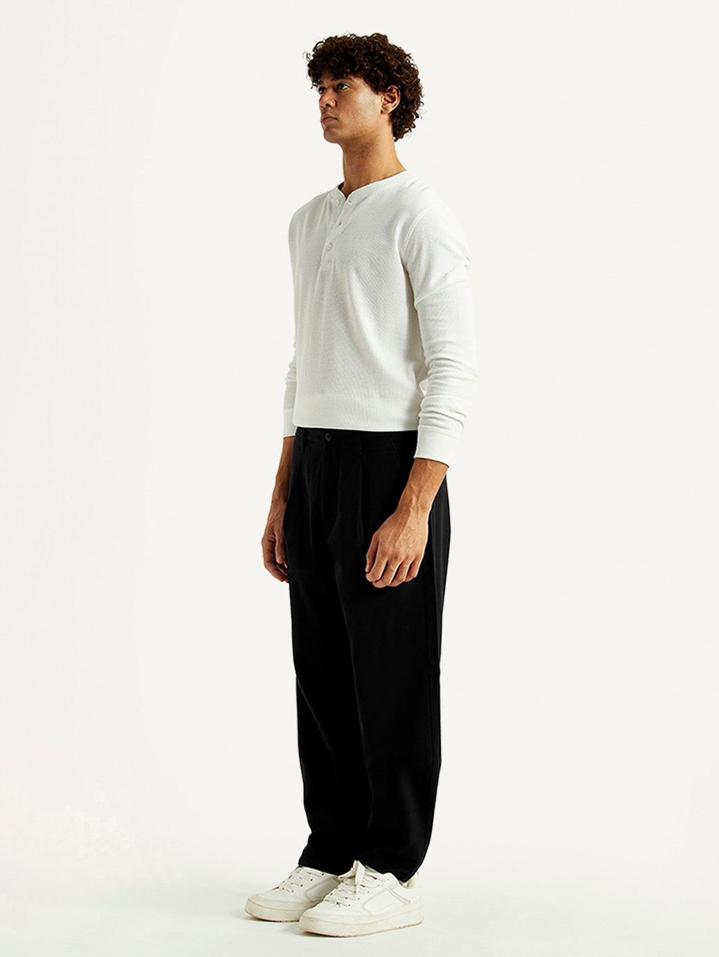 Men's 568 Black Loose Fit Mid Rise Chinos - Side View