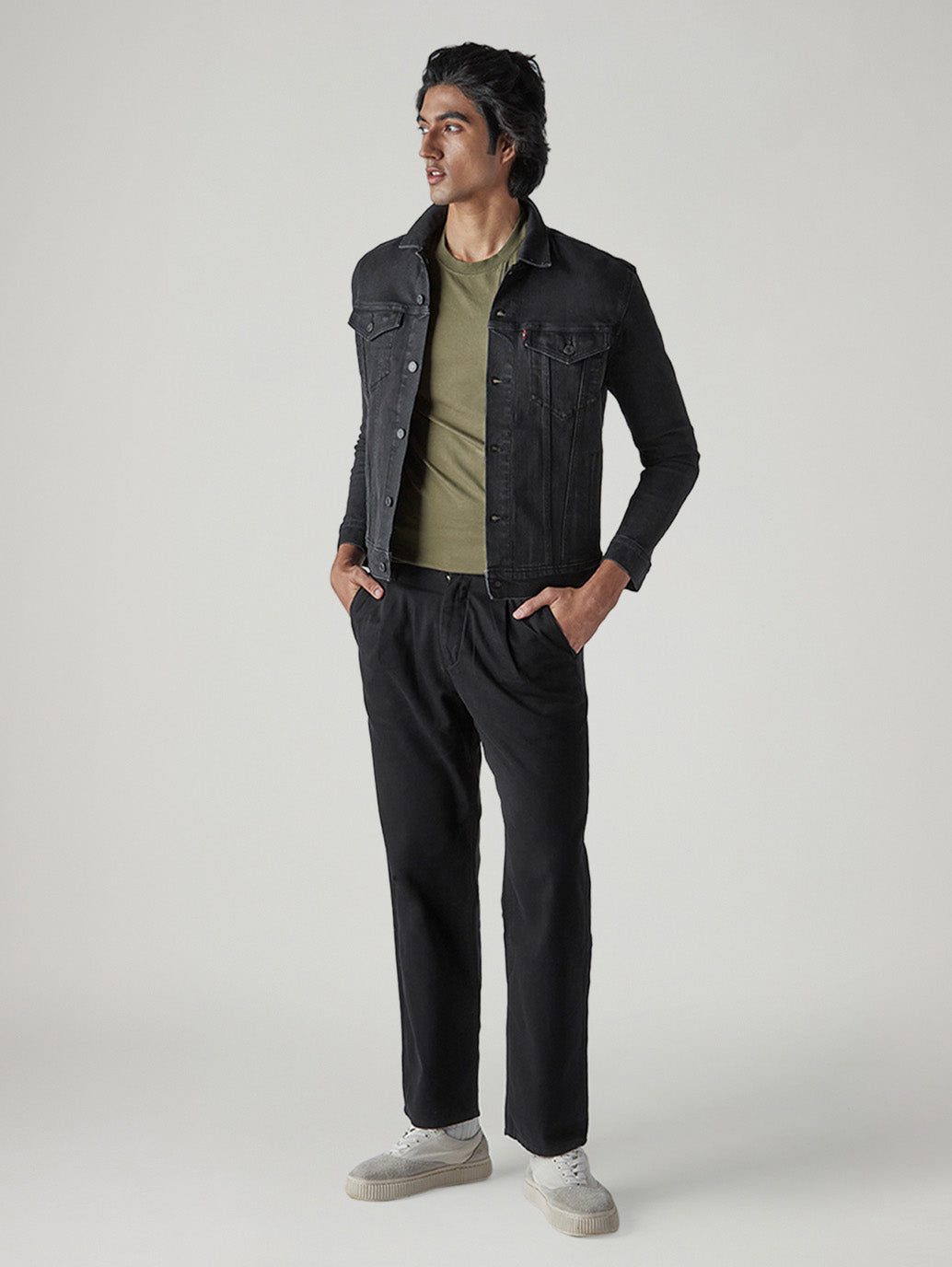Men's Black Loose Straight Fit Mid Rise Chinos