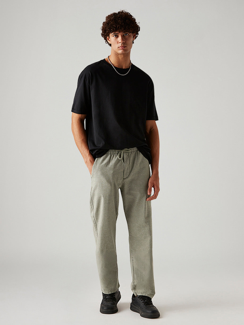 Men's Green Loose Straight Fit Mid Rise Linen Chinos