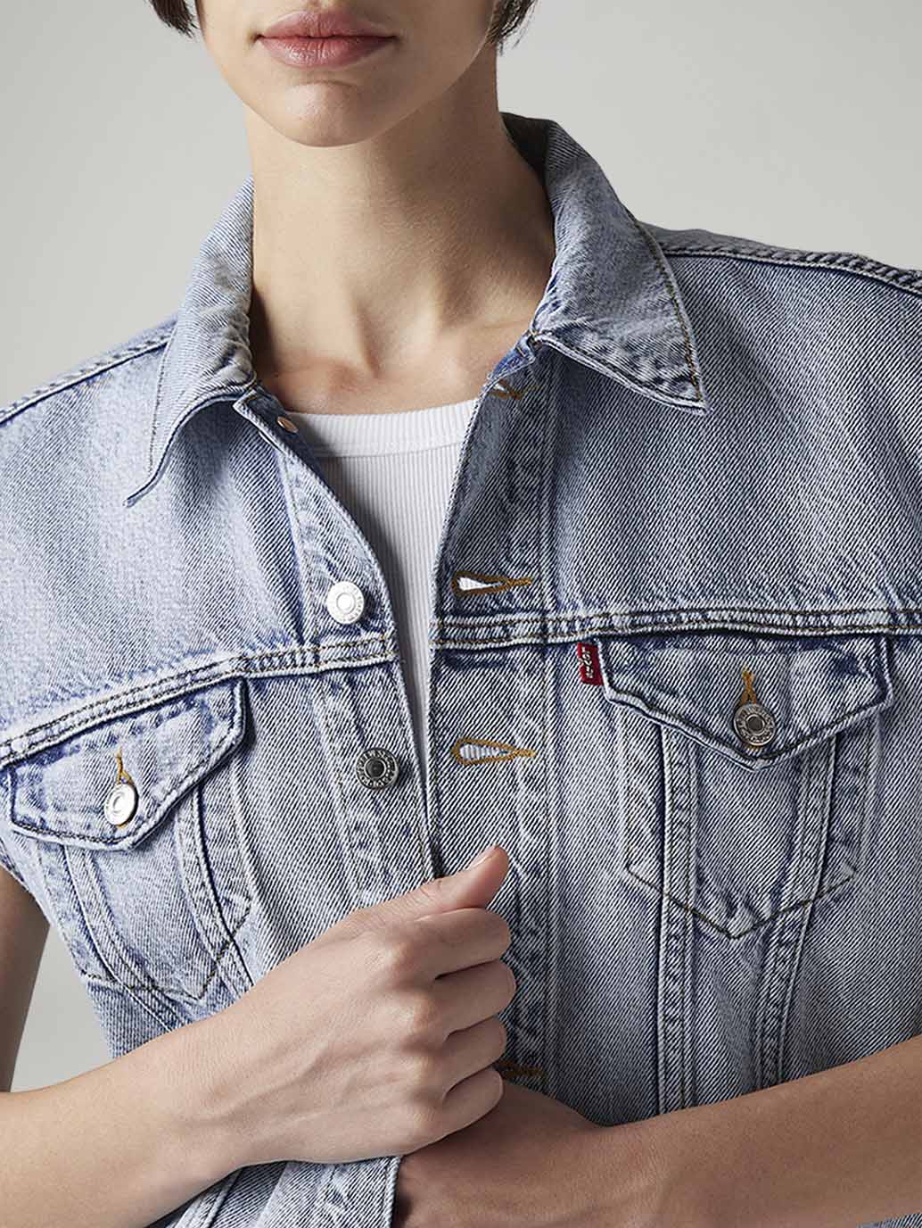 Women's Solid Regular Fit Jacket - detail View