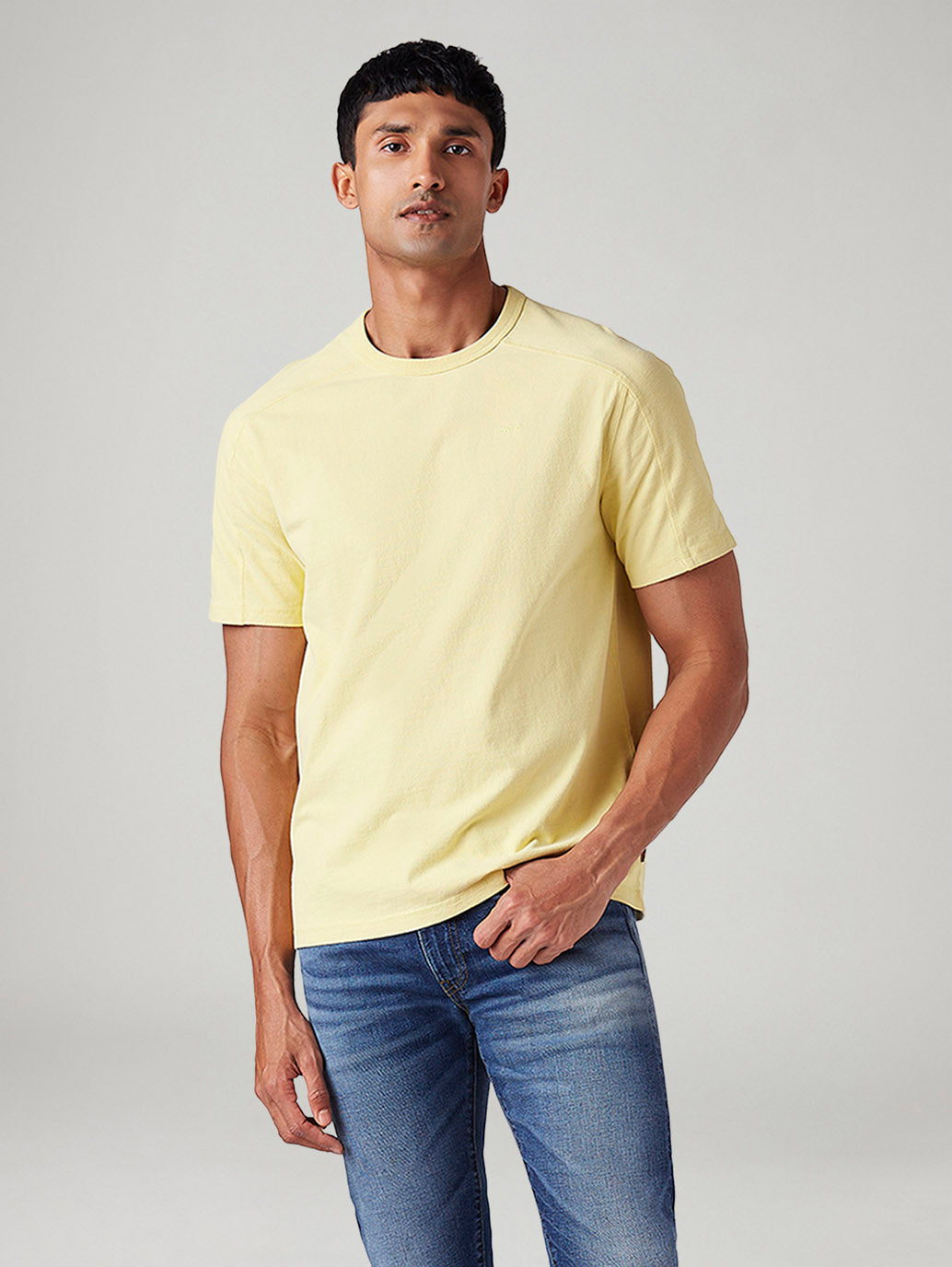 Men's Solid Regular Fit Commuter T-Shirt