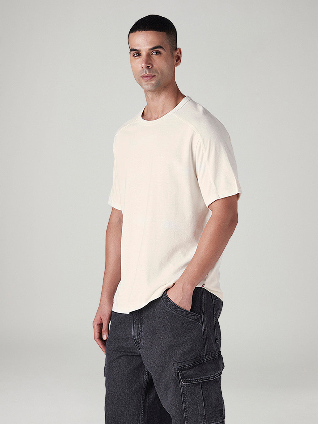 Men's Solid Regular Fit Jersey T-Shirt - Side View
