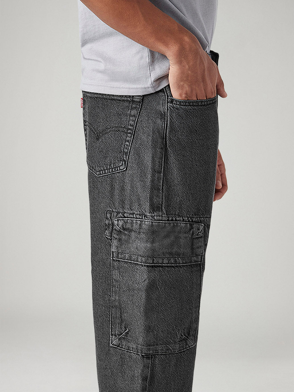 Men's 565 Charcoal Grey Loose Fit Mid Rise Cargos - Detail View