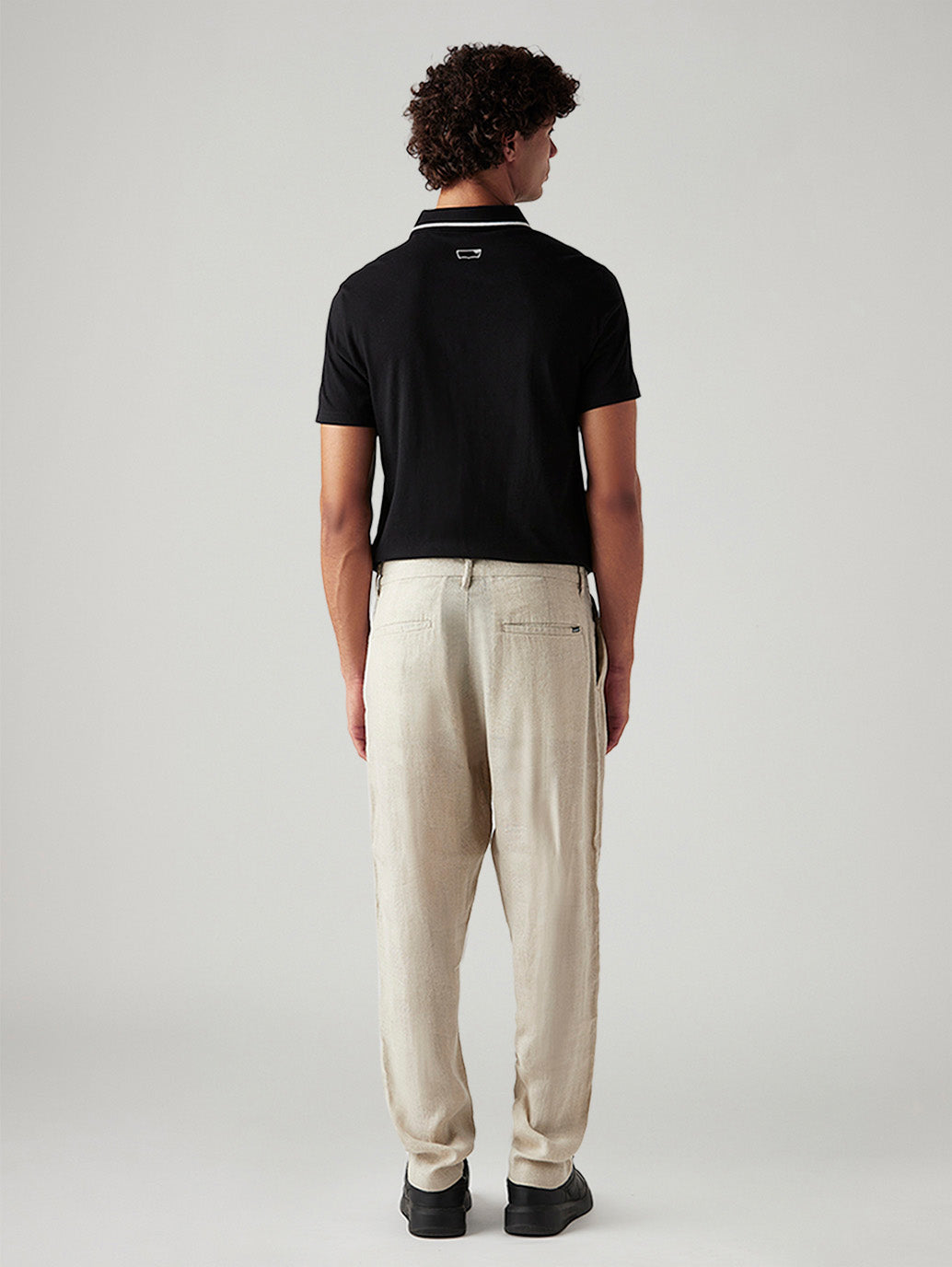 Men's 550 Beige Relaxed Fit Mid Rise Linen Trousers - Back View
