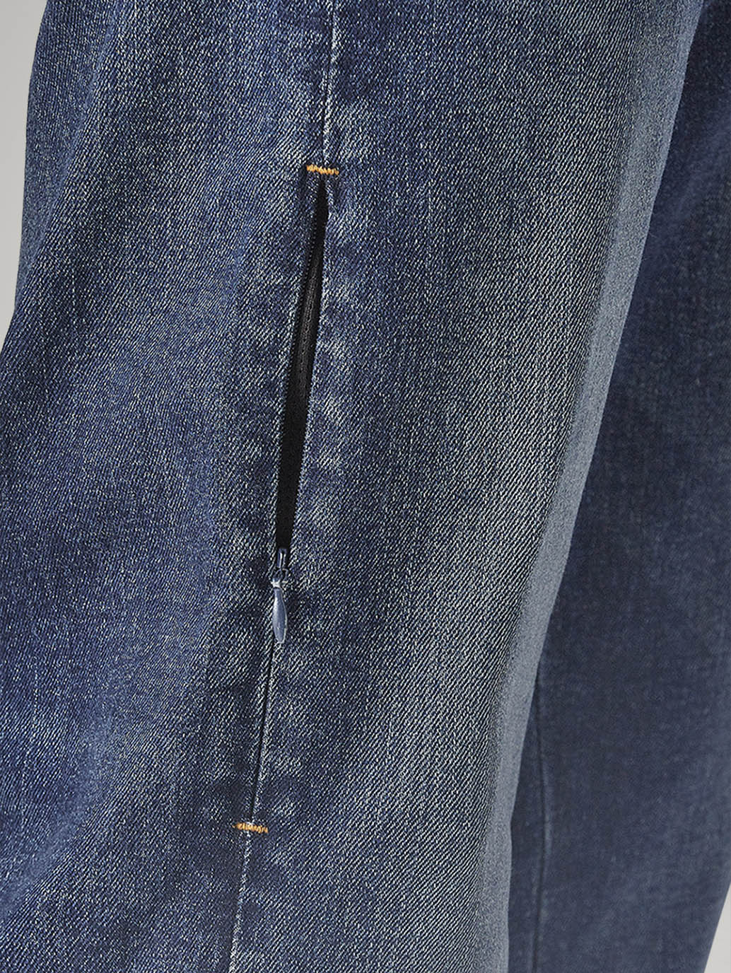 Men's 555 Dark Blue Relaxed Straight Fit Mid Rise Commuter Jeans - Detail View
