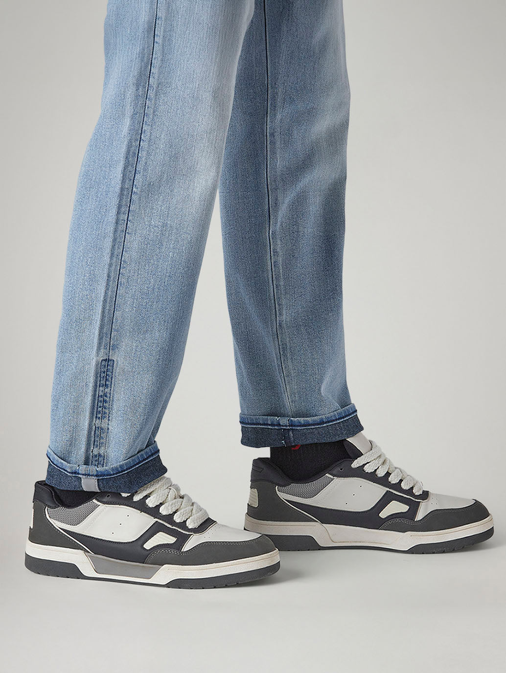 Men's 555 Light Indigo Relaxed Straight Fit Mid Rise Jeans - Detail View
