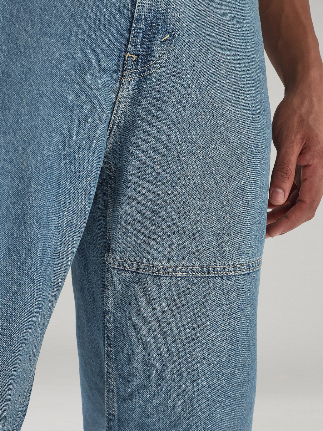 Men's Light Blue Loose Fit Mid Rise Jeans - Detail View