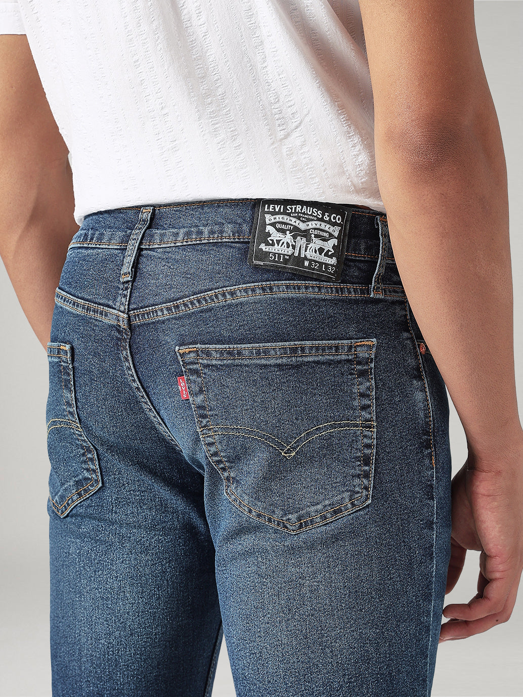 Men's 568 Dark Blue Loose Fit Mid Rise Jeans - Detail View