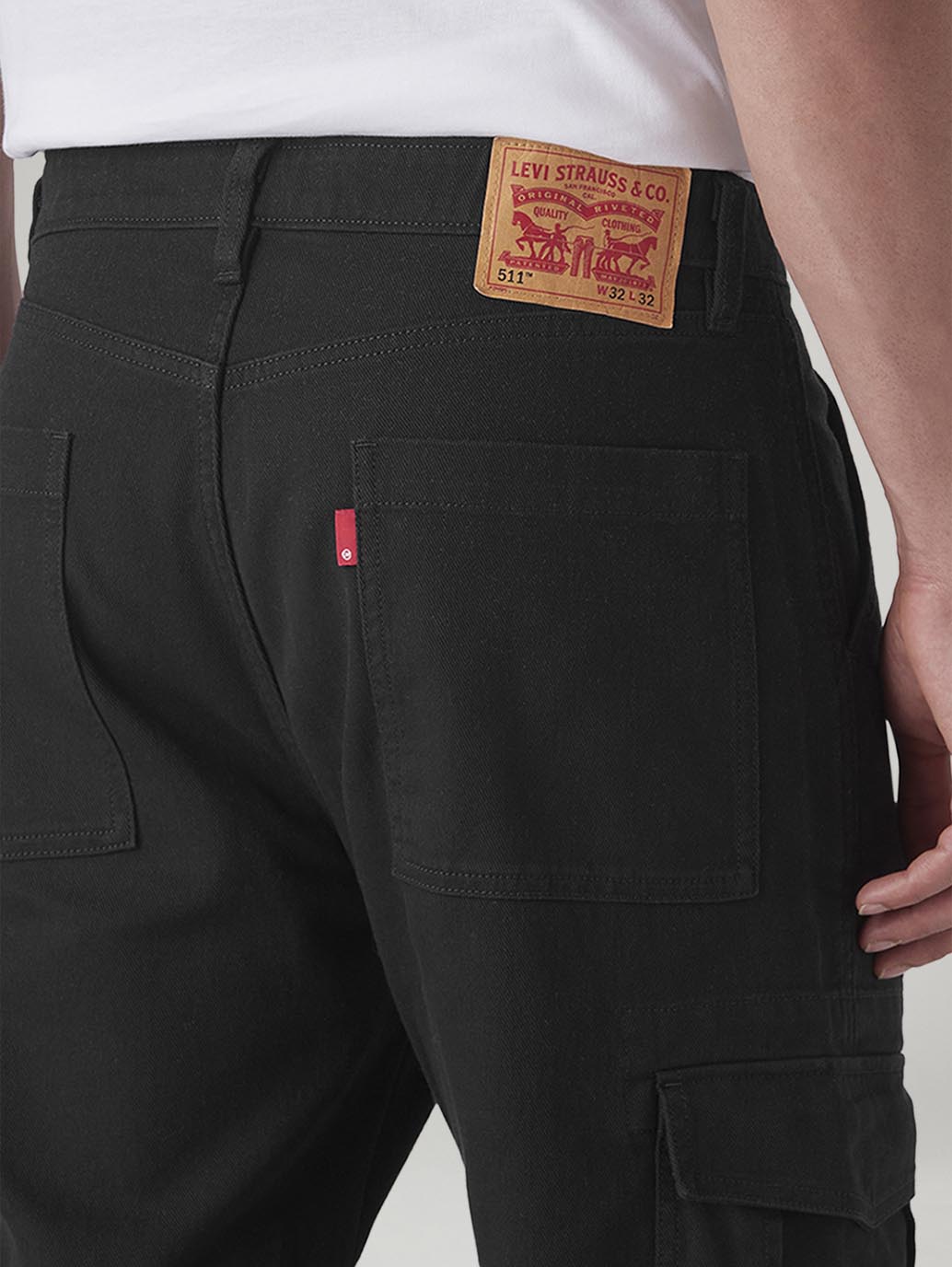 Men's 565 Black Loose Fit Mid Rise Cargos - Detail View