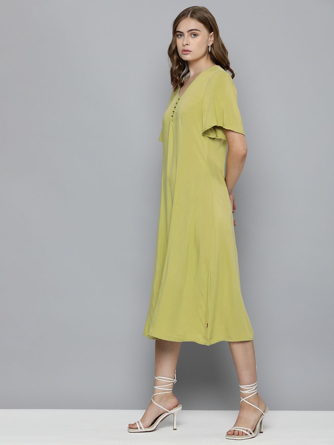 Women's Solid Green V Neck Dresses - 03e4d58dfc8d1848ca7f36a4651476e4 View